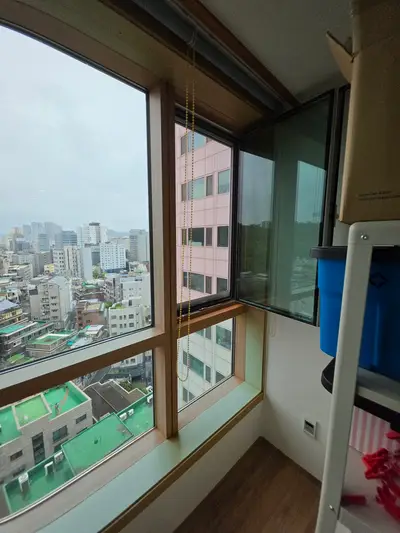 케이스먼트창에 실외기 없는 이동형 에어컨 설치 방법 현장 사진