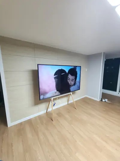 85인치 tv 스탠드 설치 현장 사진
