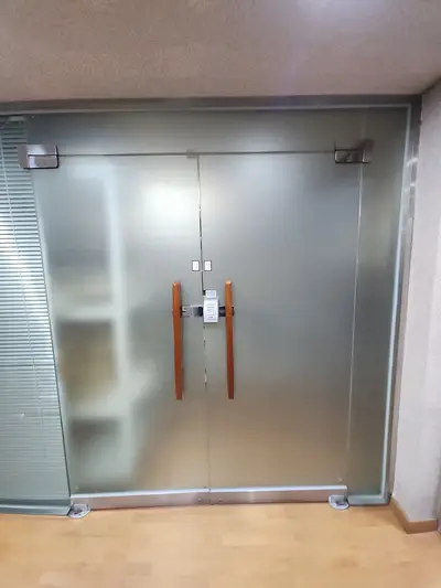 강화유리문 걸림 처짐 수리 방법 비용 현장 사진