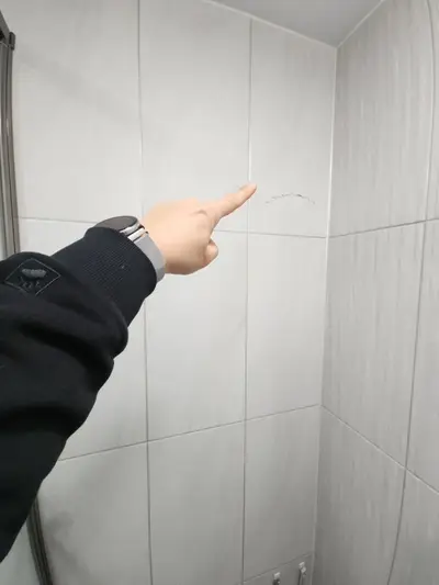 안양군포의왕 금간 욕실타일수리 현장 사진